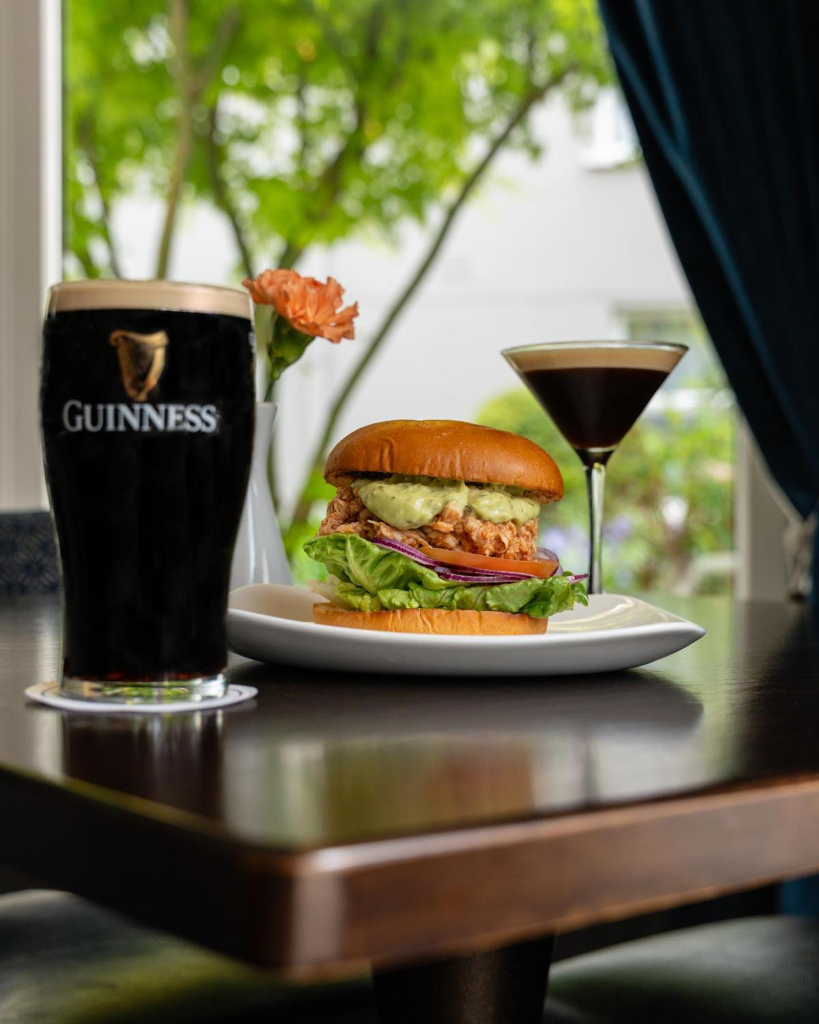 Sandymount Hotel Дъблин Екстериор снимка